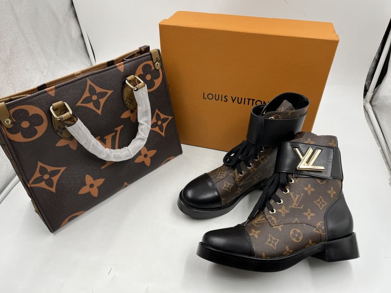 Shop Louis Vuitton 2022 SS Street Style Matching Sets Two-Piece Sets  (1AA7HH, 1AA7WN) by BeBeauty